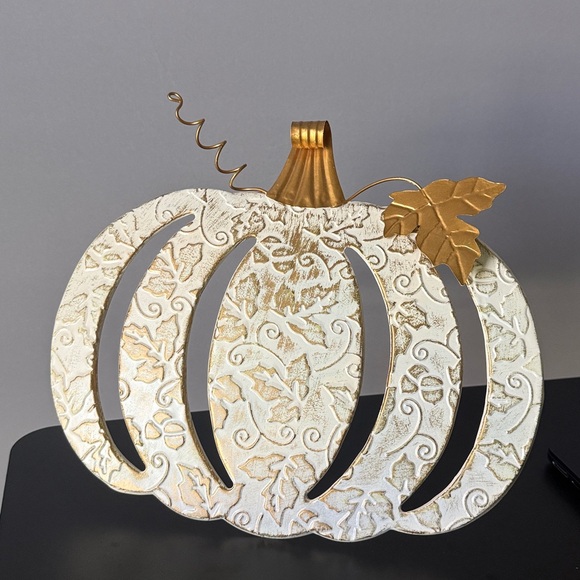 Fall Pumpkin Decor - Picture 4 of 4